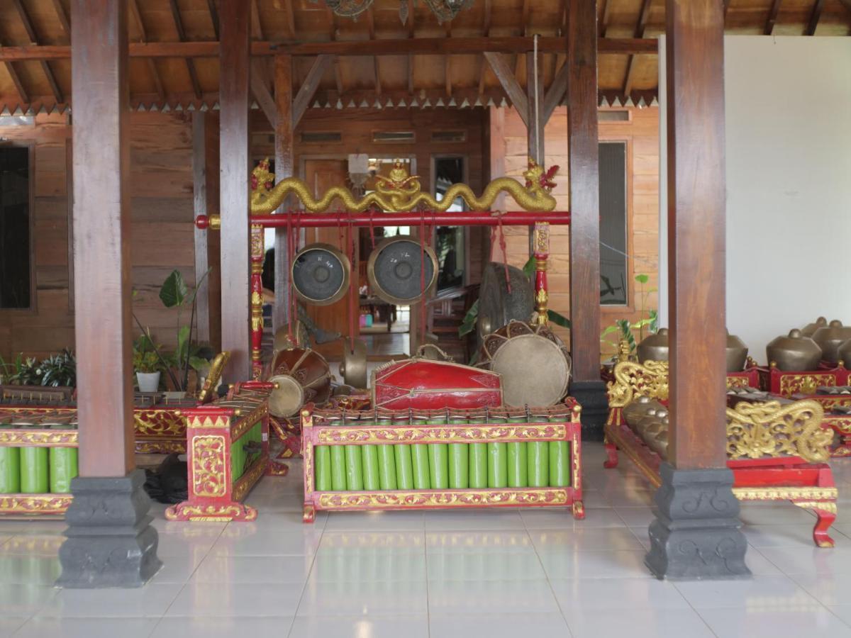 Sanggar Pantcha Indra Guest House Kemuning Exterior photo