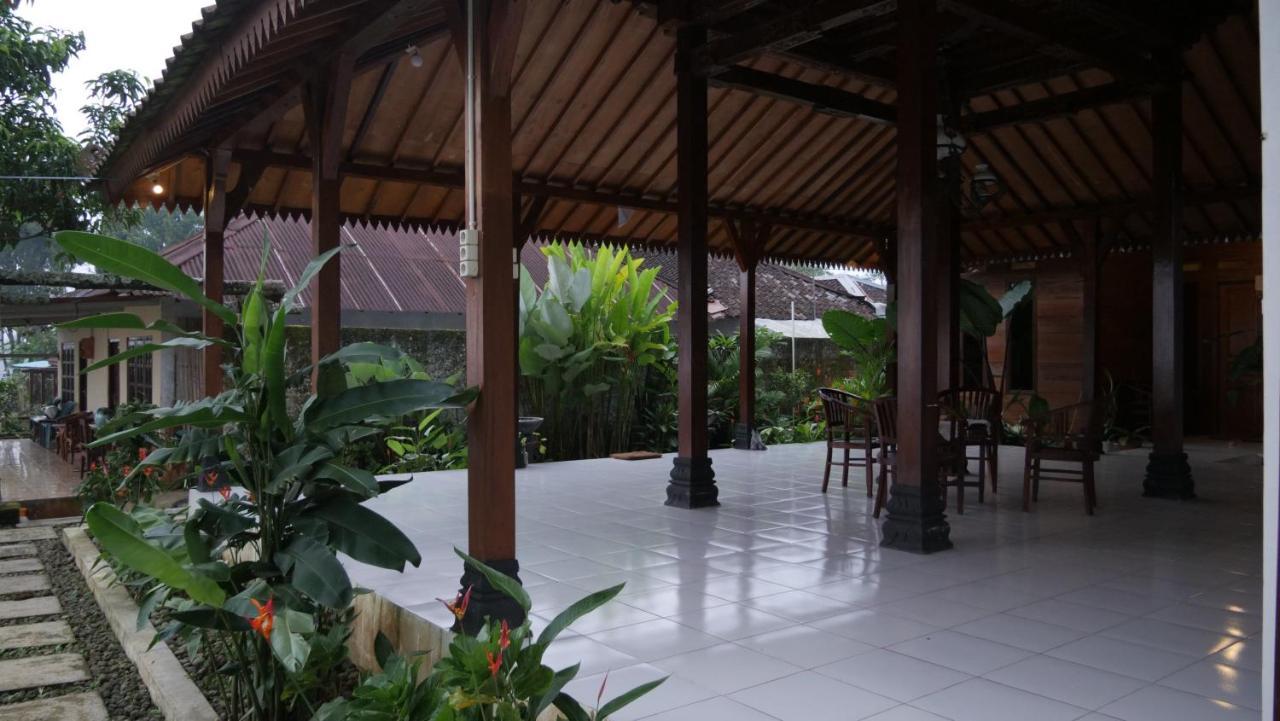 Sanggar Pantcha Indra Guest House Kemuning Exterior photo