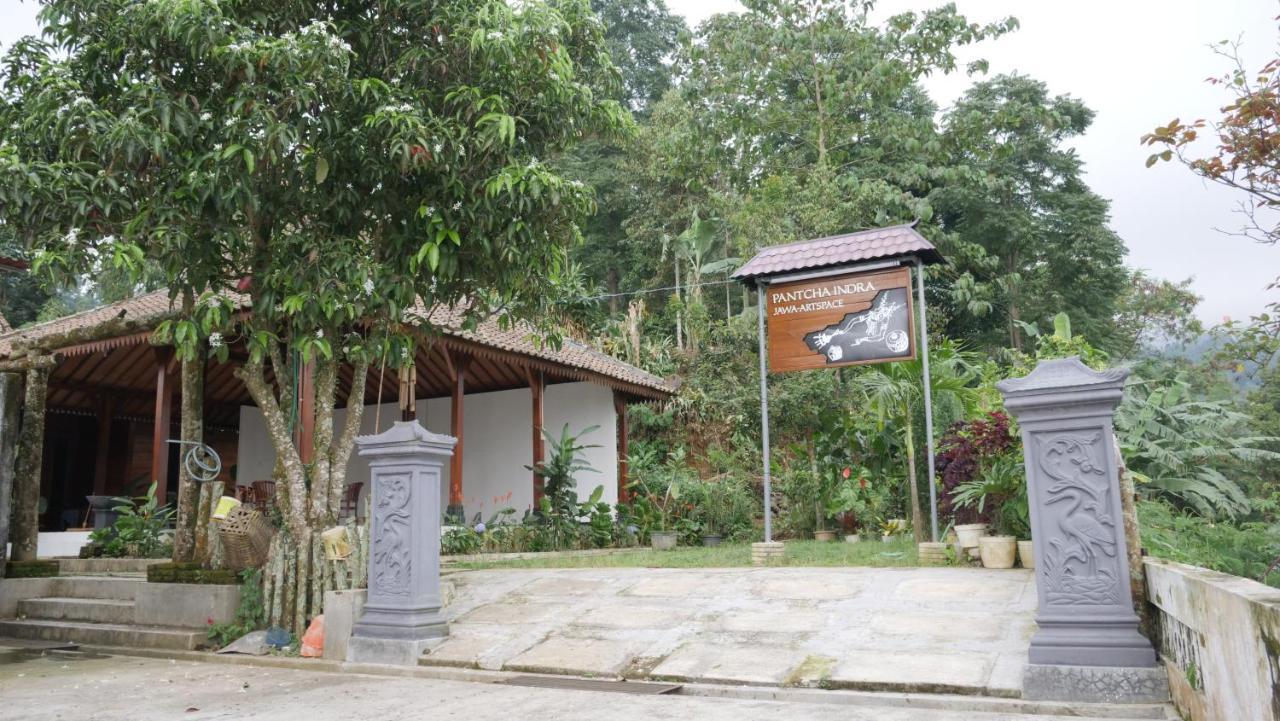 Sanggar Pantcha Indra Guest House Kemuning Exterior photo