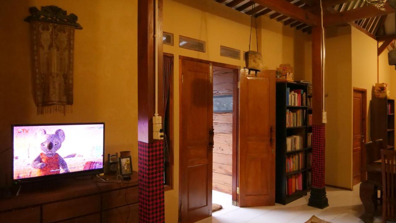 Sanggar Pantcha Indra Guest House Kemuning Exterior photo