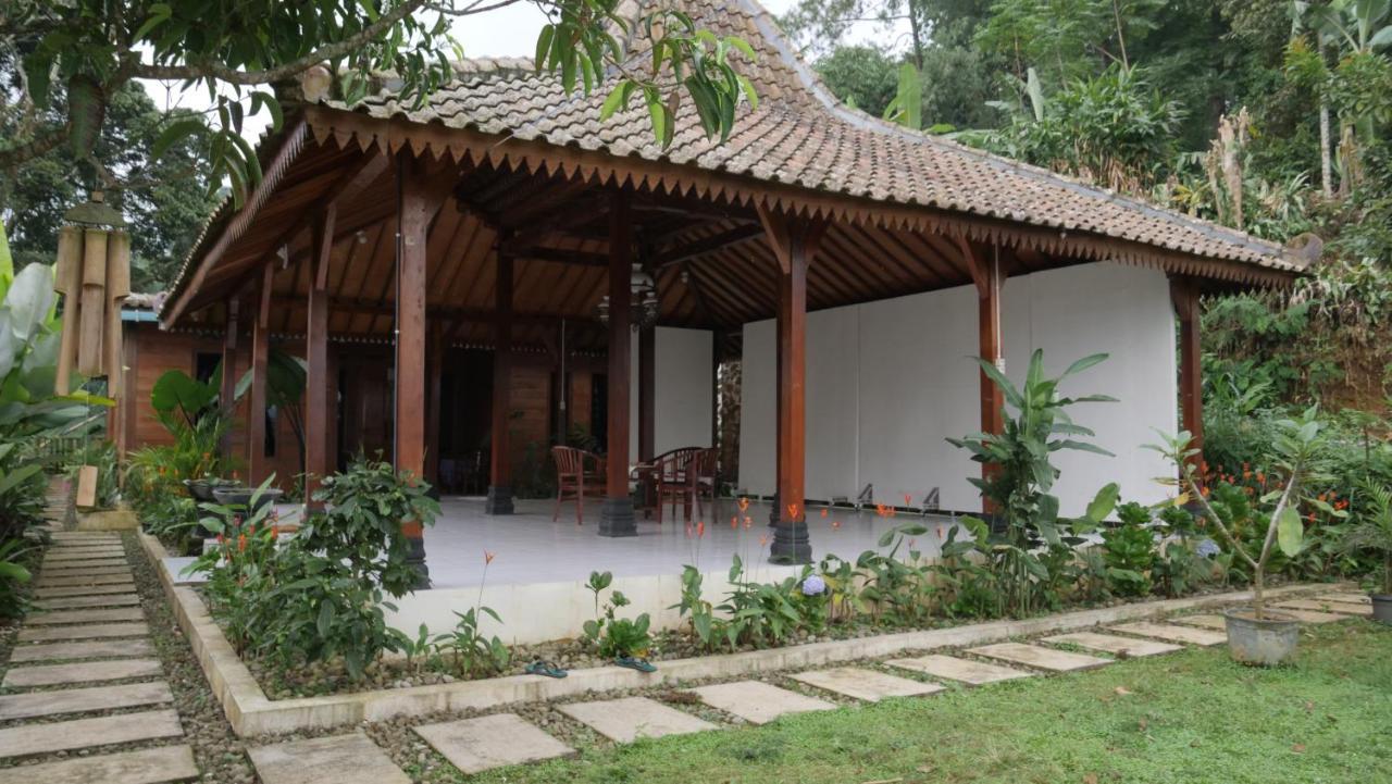 Sanggar Pantcha Indra Guest House Kemuning Exterior photo