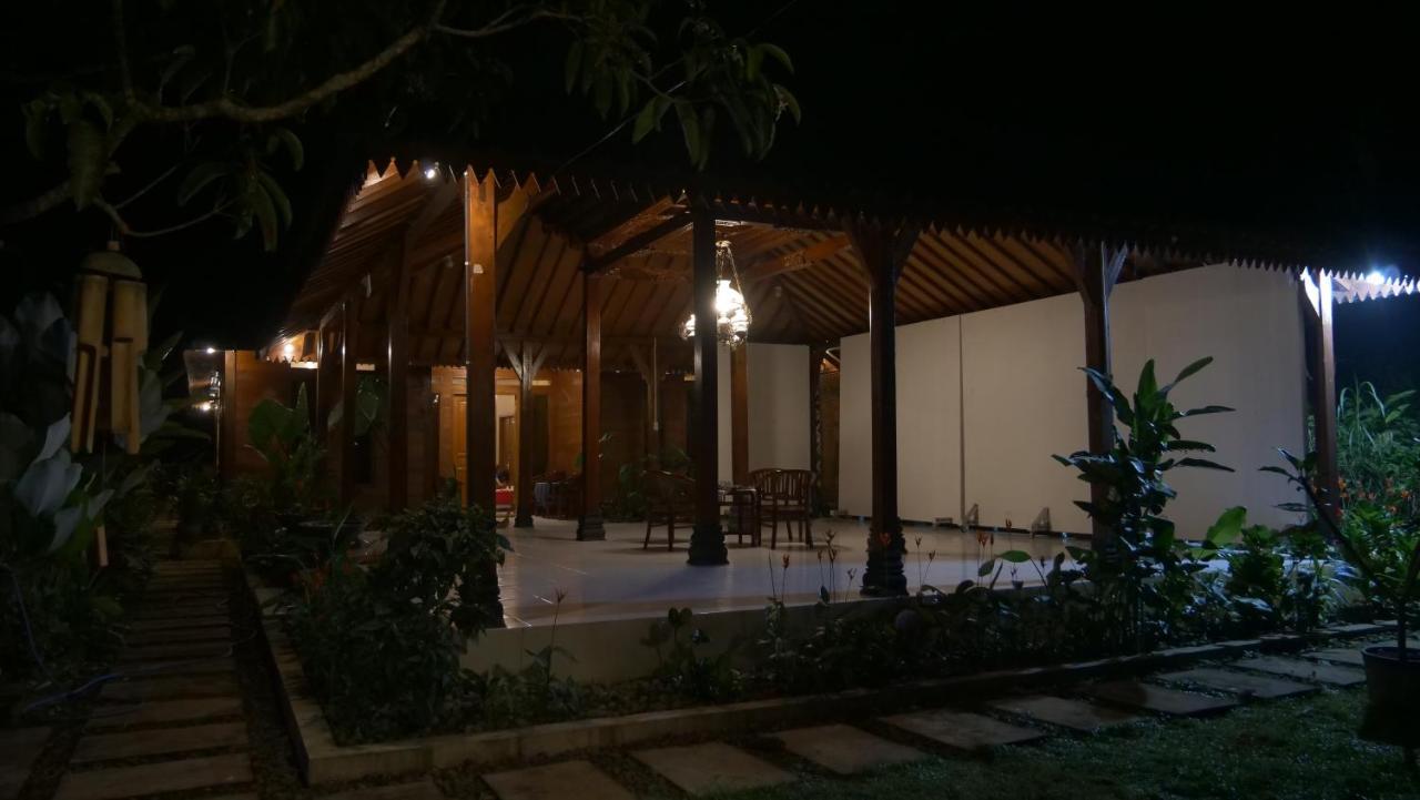 Sanggar Pantcha Indra Guest House Kemuning Exterior photo