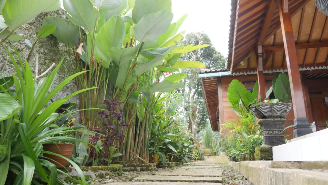 Sanggar Pantcha Indra Guest House Kemuning Exterior photo